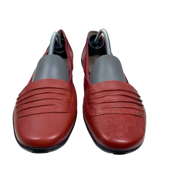 ARRAY Willow Flats 9.5W‎ Slip on Loafers Pleated Front Metal Accents Deep Red - Picture 4 of 12